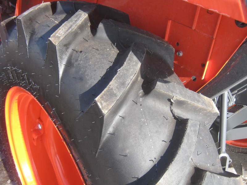 Tractors - Compact  Kubota L3901 Tractor  Photo